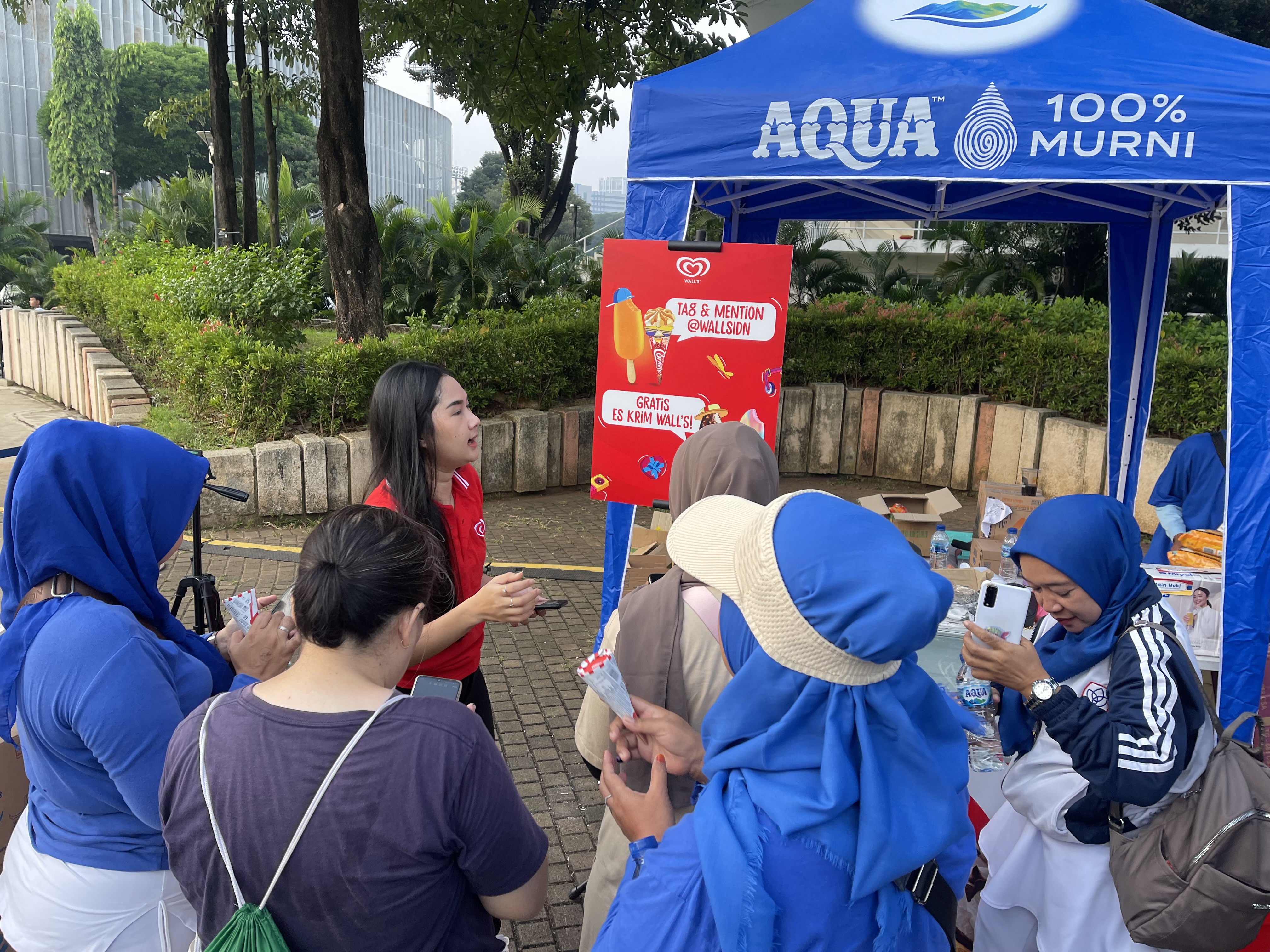 Selling Walls in Aqua Event.